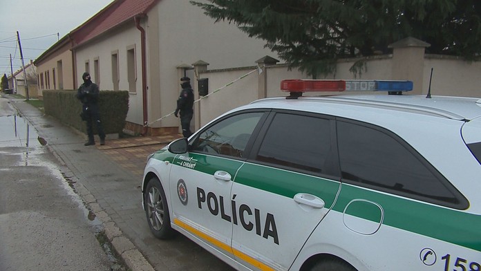 Ženu, ktorá zaútočila na svojho muža a dieťa, vzal sudca do väzby