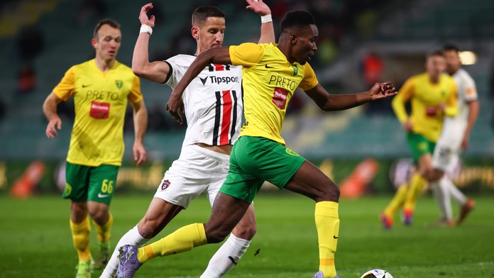 Trnava z pohára vyprevadila Žilinu, semifinále jej vystrelil Ďuriš. Za obhajobou kráča aj Ružomberok