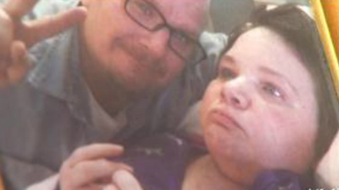 Juliu s moškodeným mozgom v nemocnici znásilňoval oštrovateľ