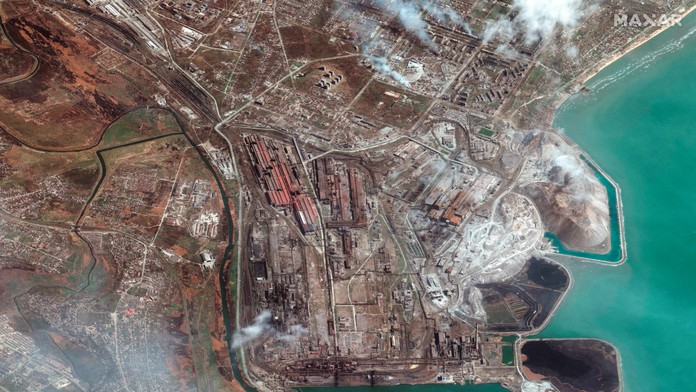 Rusko údajne dobylo oceliareň v Mariupole