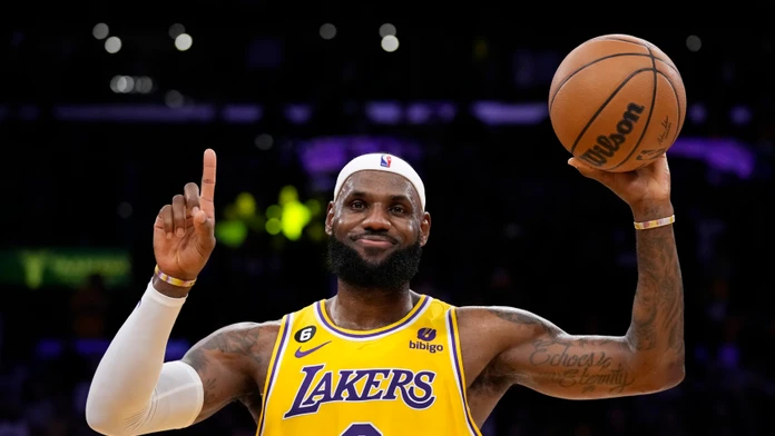 Legendárny LeBron James pokračuje v kariére. Vo svojom novom tíme chce veľa dosiahnuť a má motiváciu