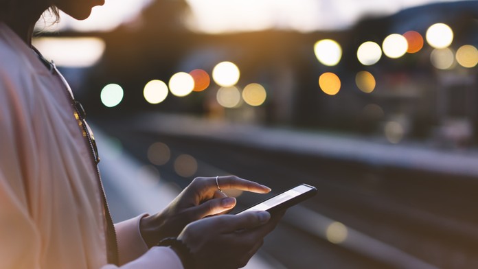 Apple zaviedlo kontroverznú novinku: iPhone spraví sám od seba jednu vec