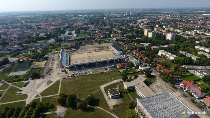Rozostavaný štadión futbalového klubu DAC Dunajská Streda.