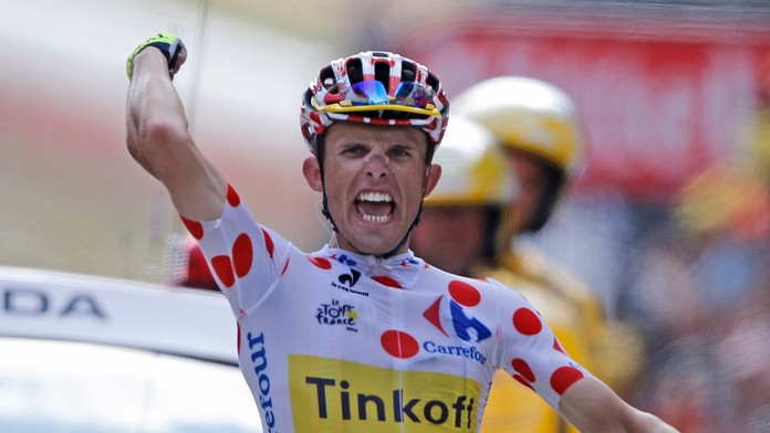 Poliak Rafal Majka z tímu Saxo-Tinkoff v bodkovanom drese najlepšieho vrchára sa teší z víťazstva v 17. etape.