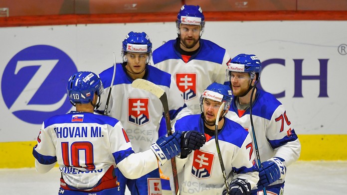 Radosť slovenských hráčov po góle proti Rakúsku na Švajčiarskom pohári.