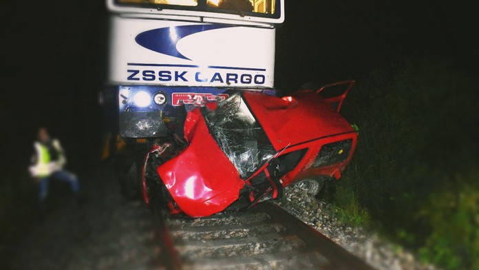 Zrážka vlaku s autom