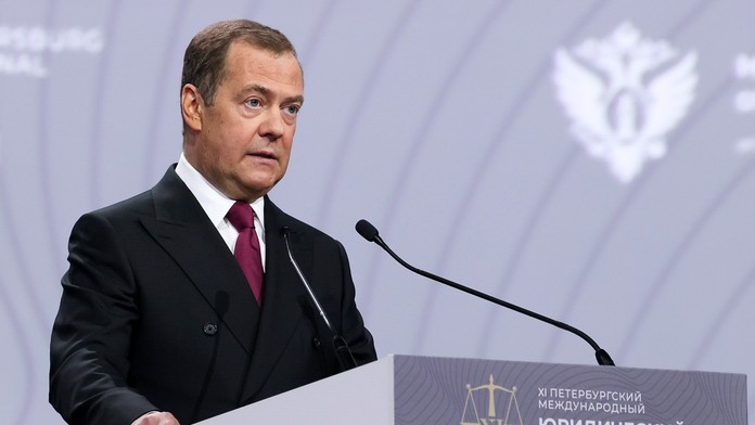 Rusko sa vyhráža ďalšej krajine. Exprezident Medvedev hovorí o anexii dvoch regiónov