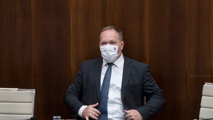 Počas konfrontácie sa zrútila