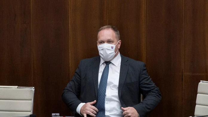 Počas konfrontácie sa zrútila
