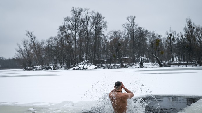 Smrteľná výzva na zamrznutom rybníku: Muž zaplatil životom za pokus o virálne video, všetko si natáčal
