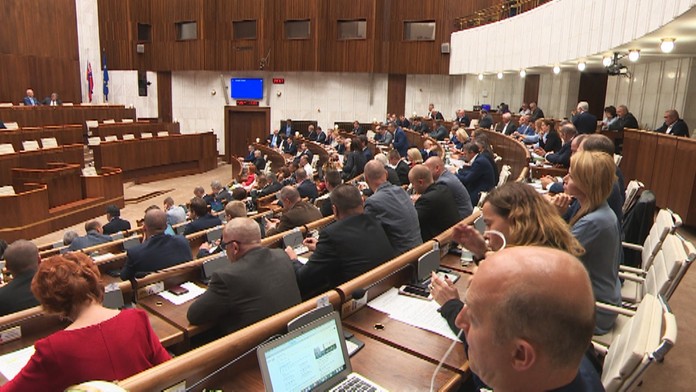 Poslanci v parlamente