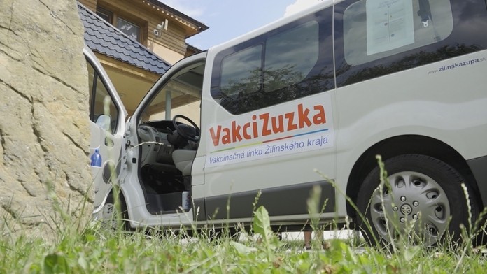 Posledný pokus zvýšiť zaočkovanosť. Na Kysuce a Oravu vyrazila mobilná linka Vakci-Zuzka