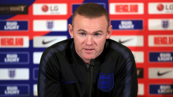 Angličan Wayne Rooney na tlačovej konferencii pred duelom Ligy národov.