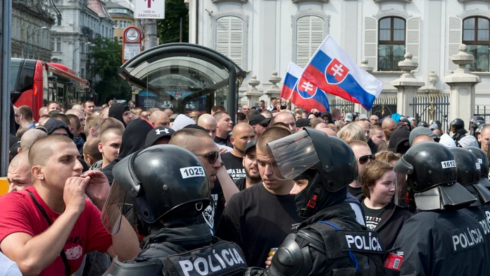 Protestujúci STOP islamizácii Európy 
