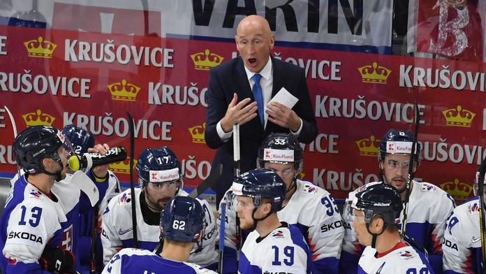 Na snímke slovenská striedačka, tréner slovenských hokejistov Craig Ramsay v zápase základnej Slovensko - Švajčiarsko.