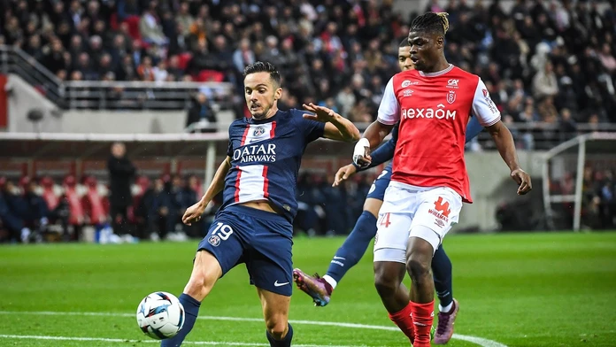 Marseille nebodoval prvý raz v sezóne, Paríž sa zmohol len na červenú kartu