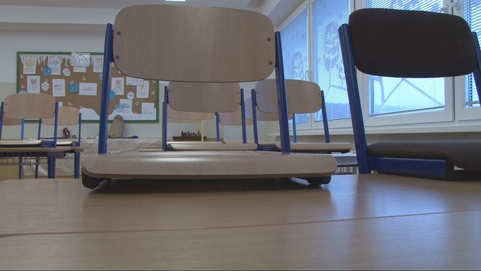 Škola, trieda, lavice (ilustračná snímka)