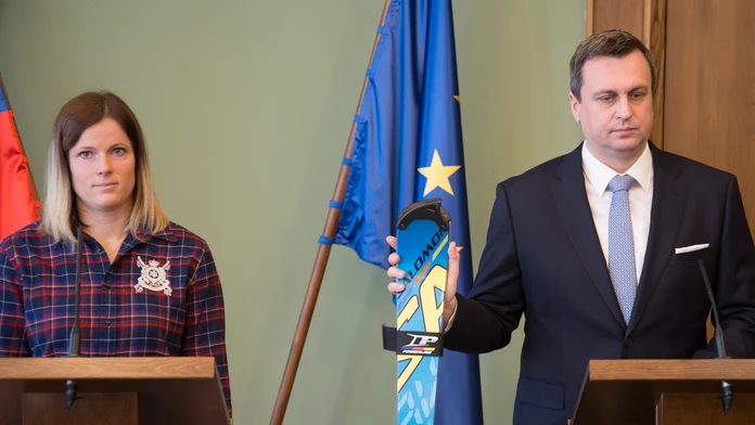 Andrej Danko prijal lyžiarku Veroniku Velez-Zuzulovú, jej otca Timoteja Zuzulu a otca lyžiarky Petry Vlhovej Igora Vlhu.