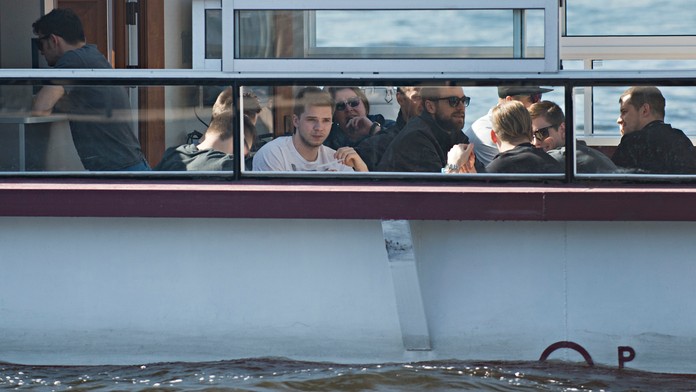 Slovenskí hokejoví reprezentanti si spestrili voľný deň na Majstrovstvách sveta v ruskom Petrohrade výletom vyhliadkovou loďou.