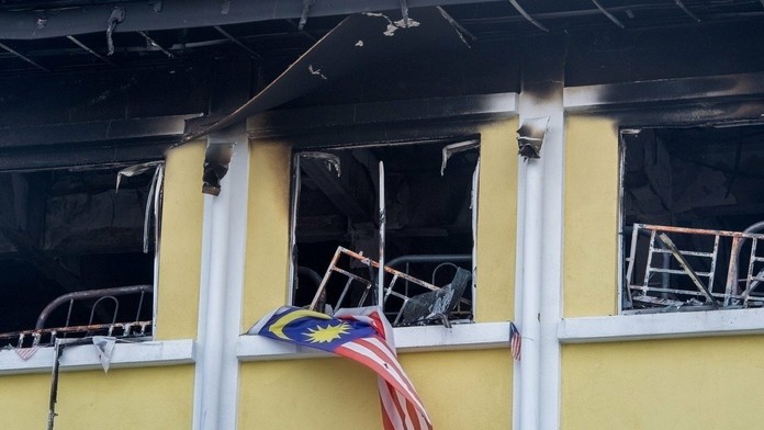 Pri požiari školy v Malajzii zahynulo 25 ľudí.