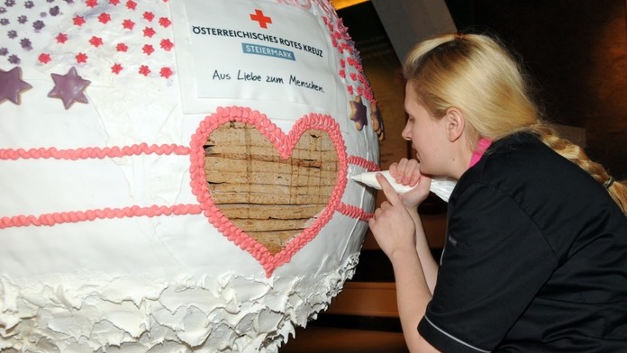 Najväčšia vianočná jedlá guľa zo Štajerska