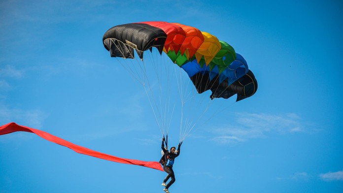 VIDEO: Lopta na trávnik priletela z neba. Nováčik otvoril sezónu originálnym spôsobom