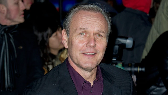 Na archívnej snímke zo 4. januára 2012 anglický herec a hudobník Anthony Head prichádza na európsku premiéru filmu "Železná lady " v Londýne.