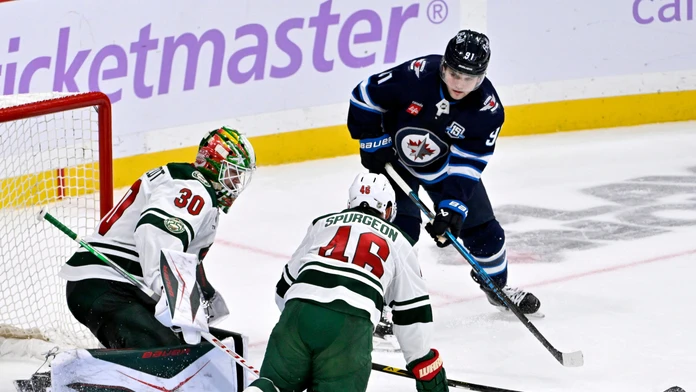 VIDEO: V NHL sa darilo brankárom, dva duely rozhodol jediný gól. Colorado potvrdilo skvelú formu