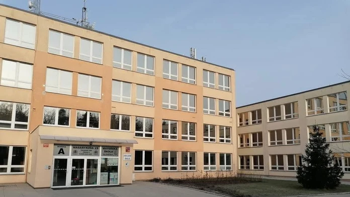 Hromadná nákaza v pražskej škole: Chorých je už viac ako 250 ľudí, druhý stupeň uzavreli