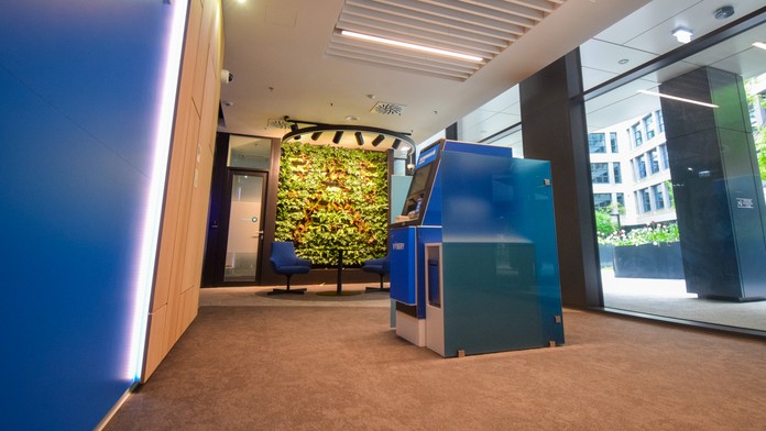 Samoobslužná pobočka SLSP