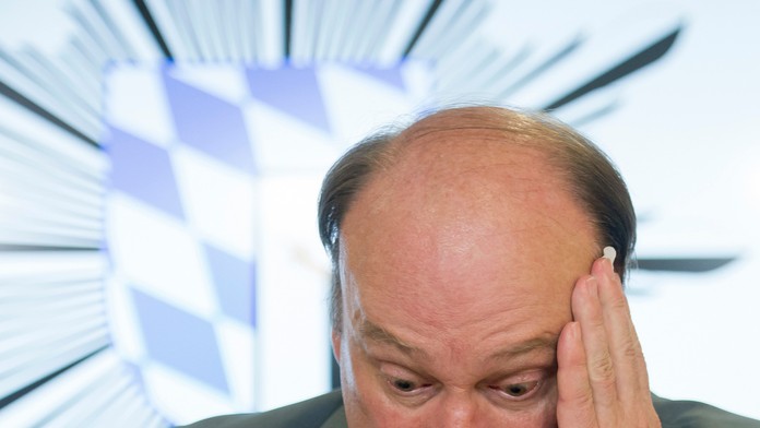 Mníchovský policajný prezident Hubertus Andrä.