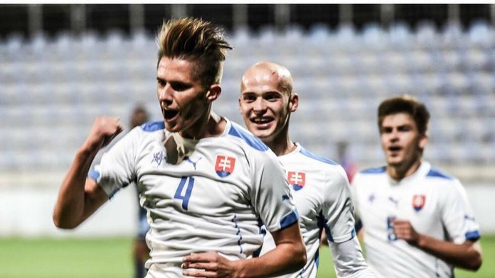 Dávid Filinský sa raduje z gólu v drese mládežníckej reprezentácie.