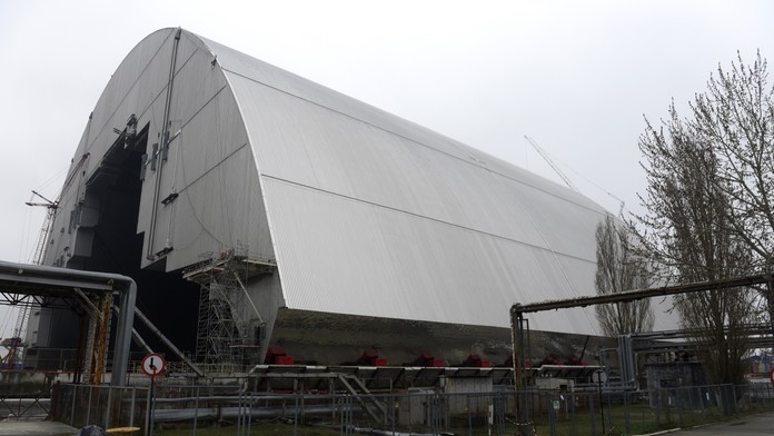 Výbuchom poškodený 4. blok atómovej elektrárne v Černobyle