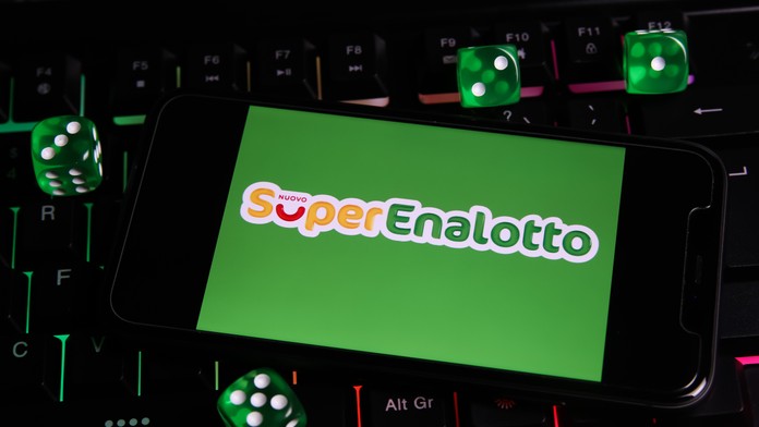 Padol najväčší jackpot v histórii európskych lotérií. Z 90 ľudí sa stali milionári