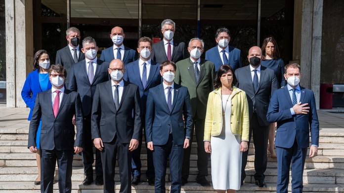 Založí jeden z ministrov vlastnú stranu? Nicholsonová rozvírila hladinu, odborníci sú však skeptickí