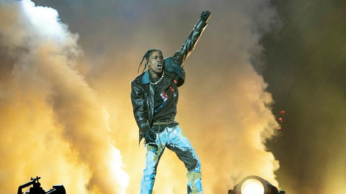 Rapper Travis Scott vystupuje počas prvého dňa hudobného festivalu Astroworld Festival.
