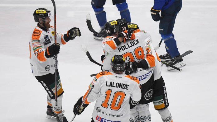 Na snímke gólová radosť hráčov Košíc.