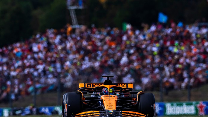 GALÉRIA: Maďarsko prinieslo nadvládu McLarenu, premiérové víťazstvo aj dve havárie. Norris sa musel podriadiť tímu
