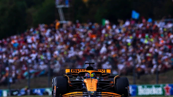 GALÉRIA: Maďarsko prinieslo nadvládu McLarenu, premiérové víťazstvo aj dve havárie. Norris sa musel podriadiť tímu
