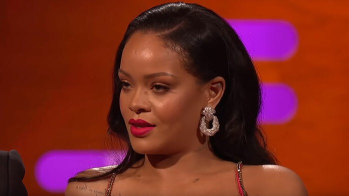 Ten moment, keď Rihanna "dá dole" moderátora