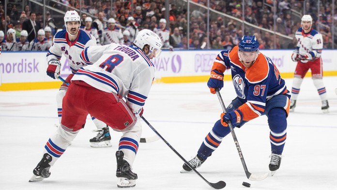 New York Rangers sa vzdal svojho kapitána. Trouba bude v kariére pokračovať v Anaheime