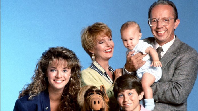 Herec Max Wright vpravo hore