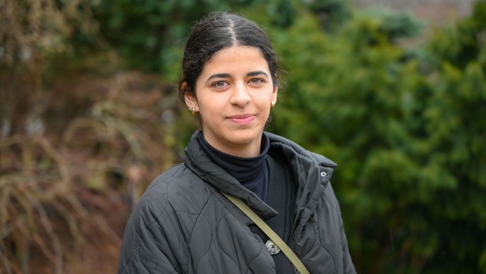 Celý život si myslela, že je Rómka. Po sedemnástich rokoch sa rozhodla vypátrať svoju biologickú mamu (príbeh)