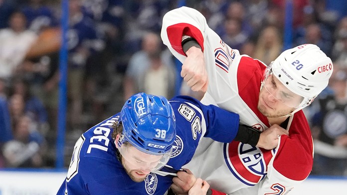 Nerob to, nie si v tom dobrý! Renomovaný novinár by Slafkovského v pästných súbojoch radšej nevidel