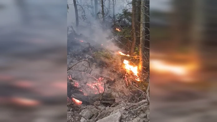 VIDEO: Po týždni opäť horí v Slovenskom raji. Do akcie znovu nasadili Black Hawk