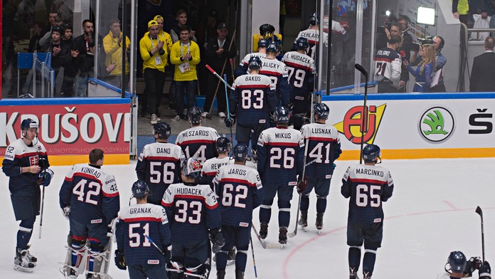 Slovenskí hokejisti odchádzajú z ľadu i z majstrovstiev sveta.