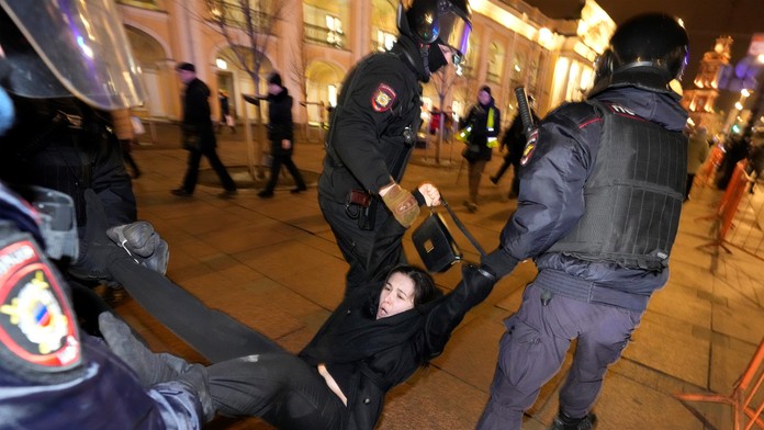 Prvý týždeň sankcií ukázal, ktorým smerom sa budú uberať životy bežných Rusov