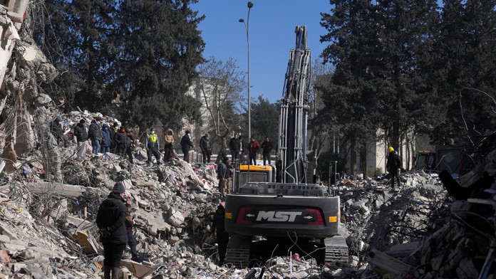 Európska komisia dá Turecku miliardu eur na obnovu po zemetrasení. Škody dosahujú 97 miliárd