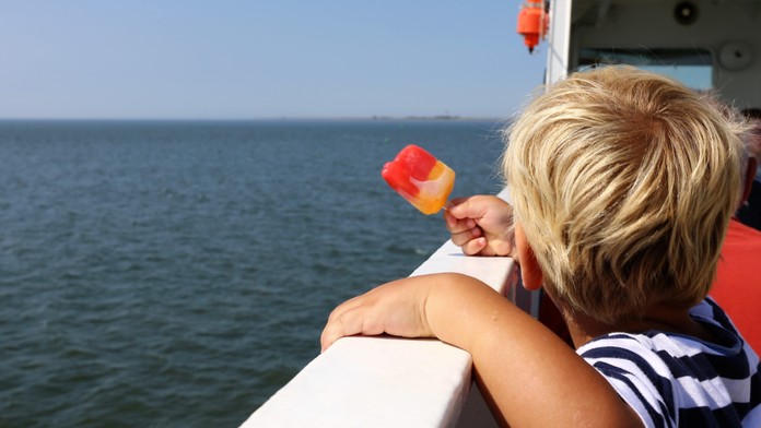 Tragédia uprostred Baltského mora: Dieťa vypadlo z lode, skočila za ním aj matka. Obaja v nemocnici zomreli