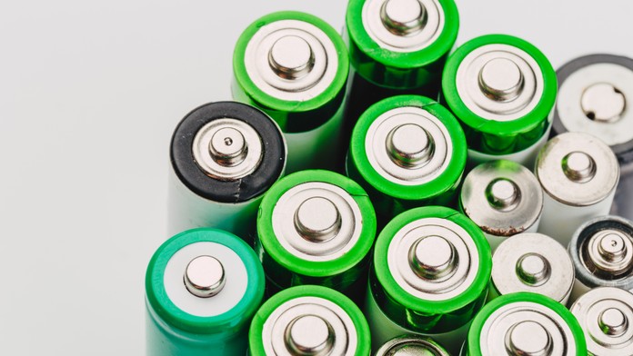 Dá sa rozoznať plná batéria od prázdnej? Existuje na to veľmi jednoduchý trik